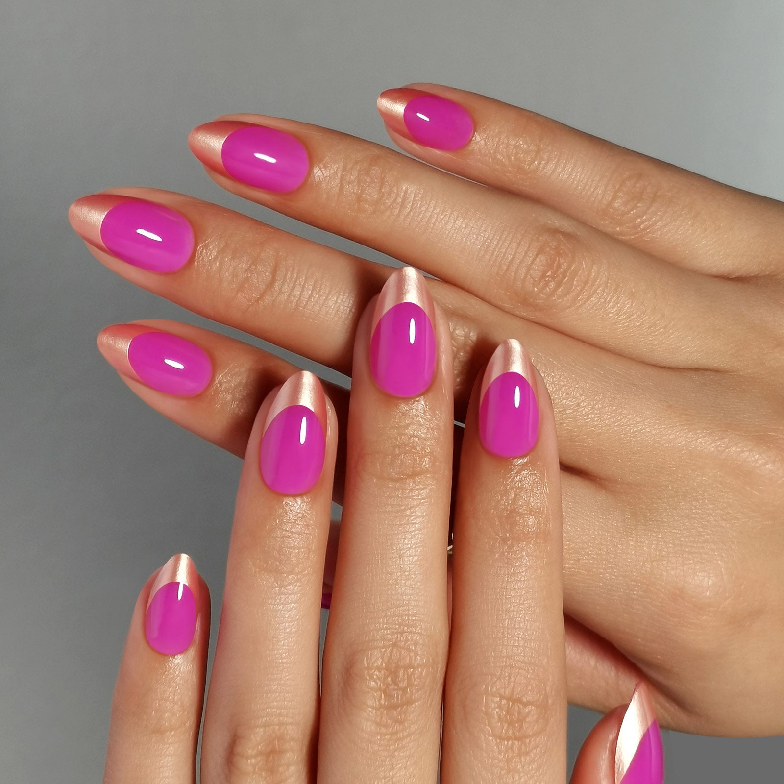 Gambar produk kuku press-on French Tip Chrome Rose Gold berbentuk almond pendek 4 | SHANGMENG®