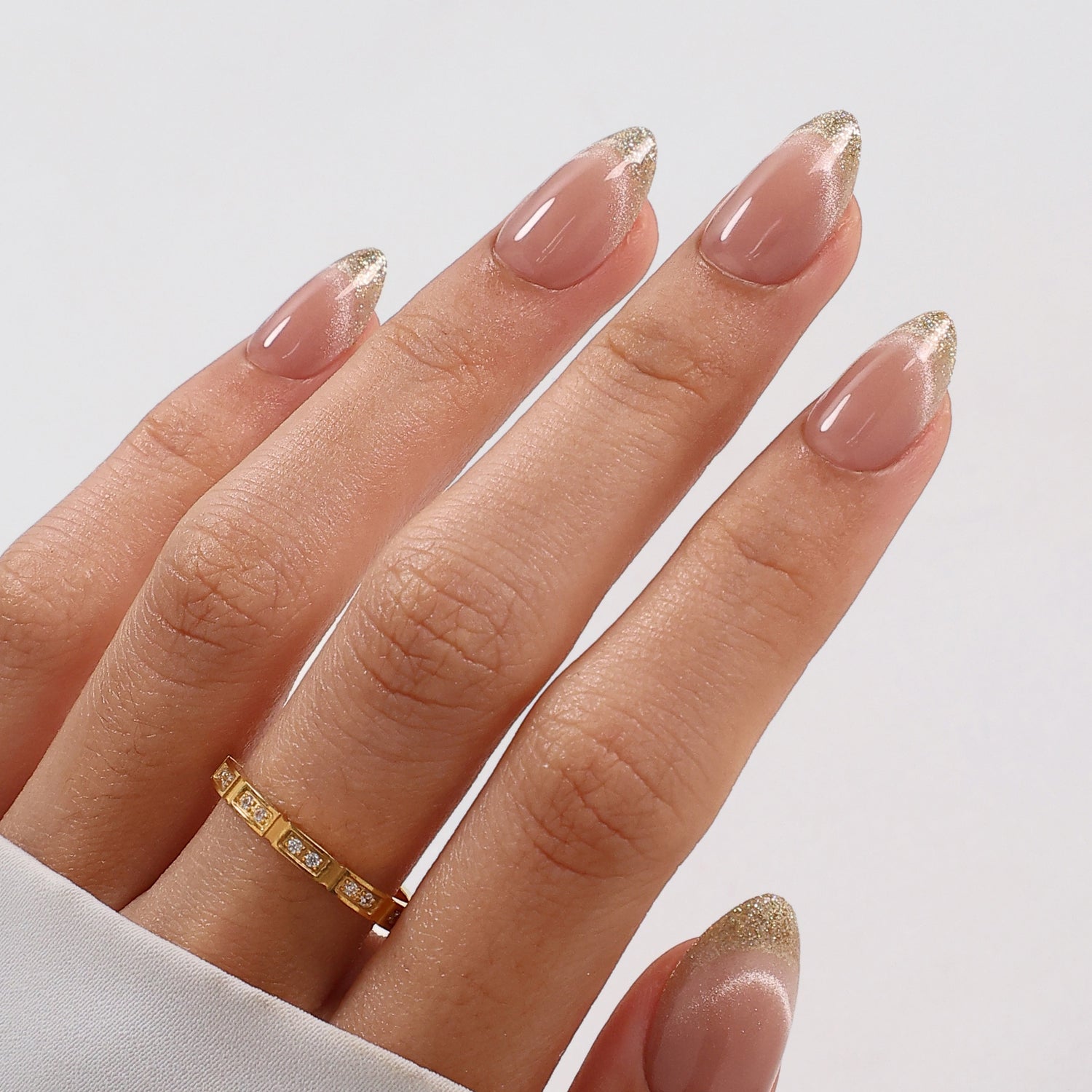 Smile & Shine French Cat Eye Short Almond Press-On Nails main hand model view | SHANGMENG®