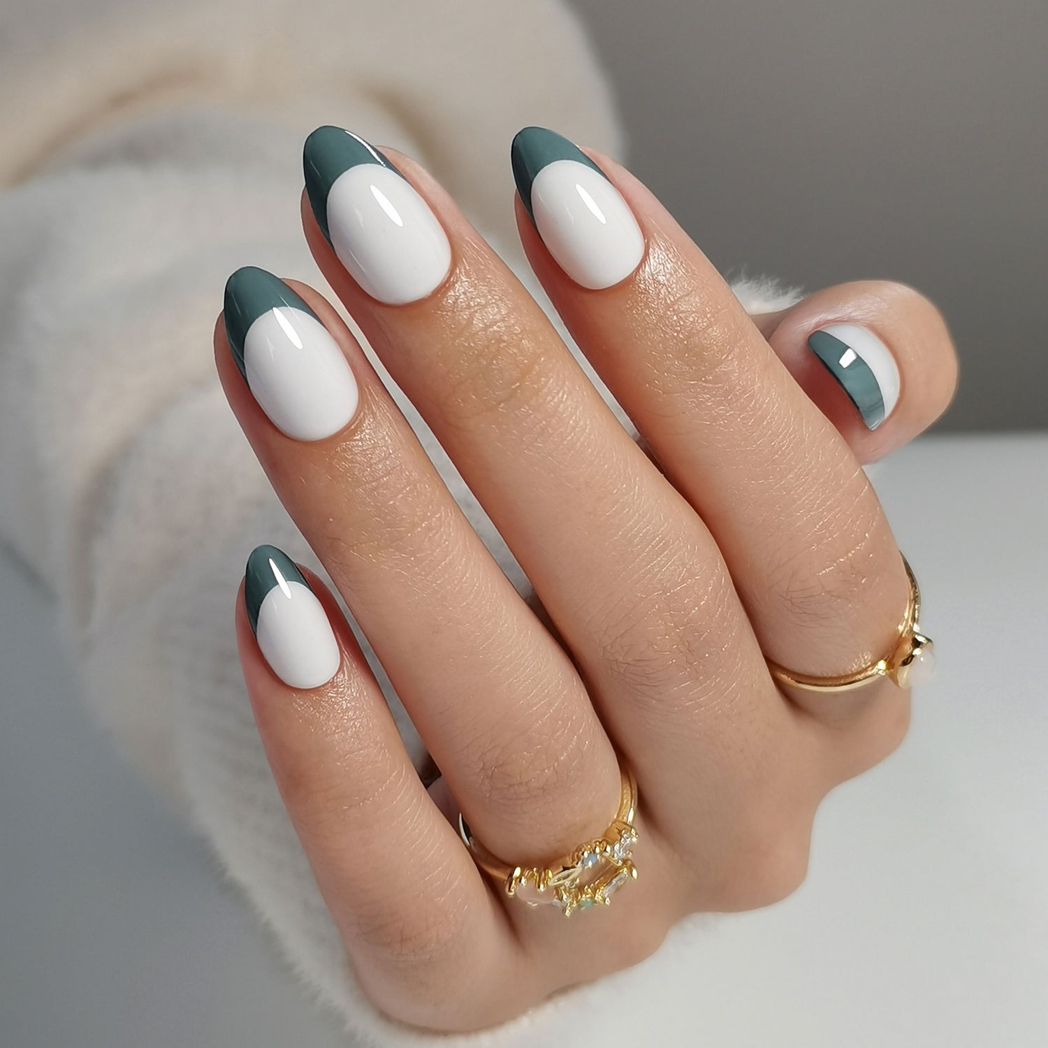 French Tip White Green Short Almond Press on Nails product image 2 | SHANGMENG®