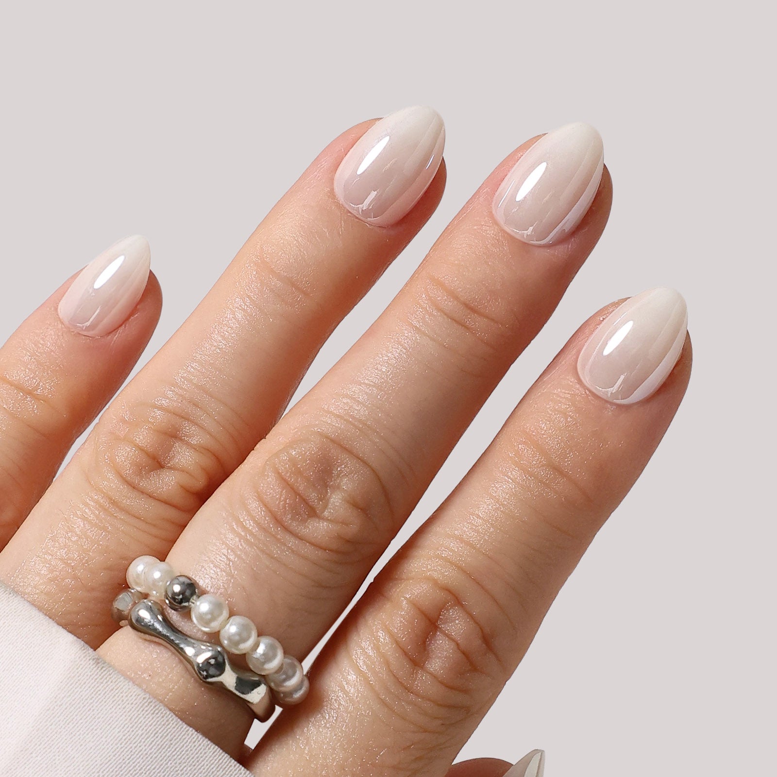 White Mirror Chrome Extra Short Almond Press-On Nails hero hand view | SHANGMENG®