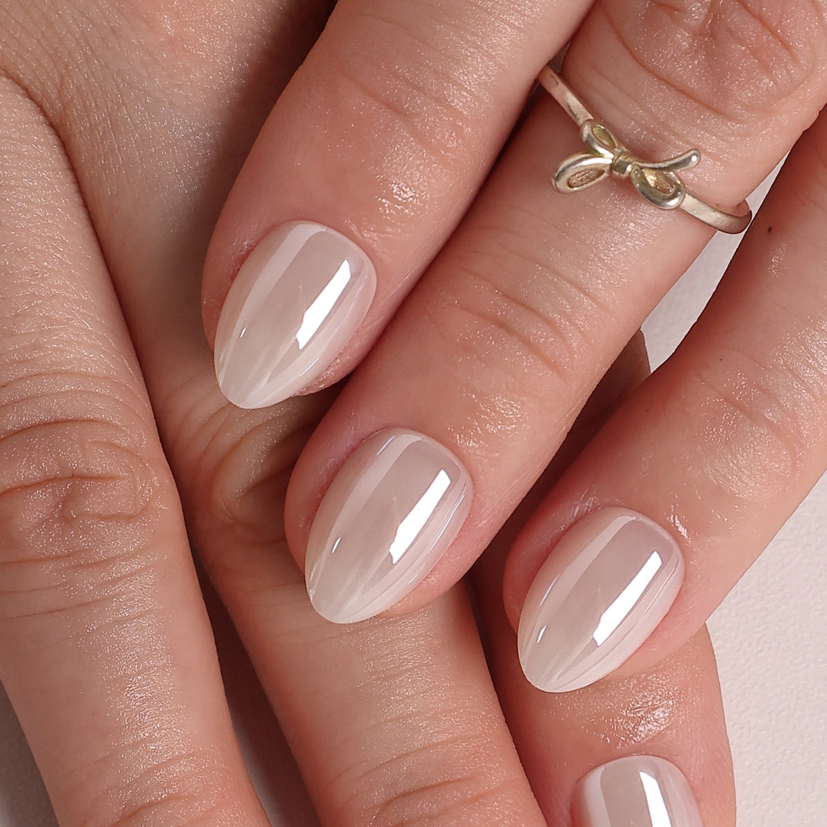 White Mirror Chrome Extra Short Almond Press-On Nails product detail view | SHANGMENG®